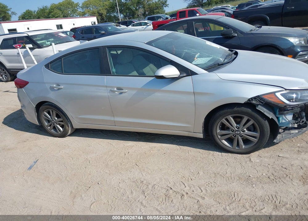 2018 HYUNDAI ELANTRA SEL VIN: 5NPD84LFXJH219649