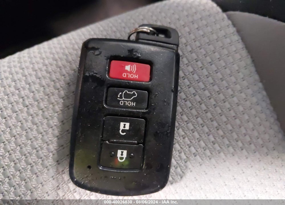 2017 TOYOTA RAV4 XLE VIN: JTMRFREV4HJ160838