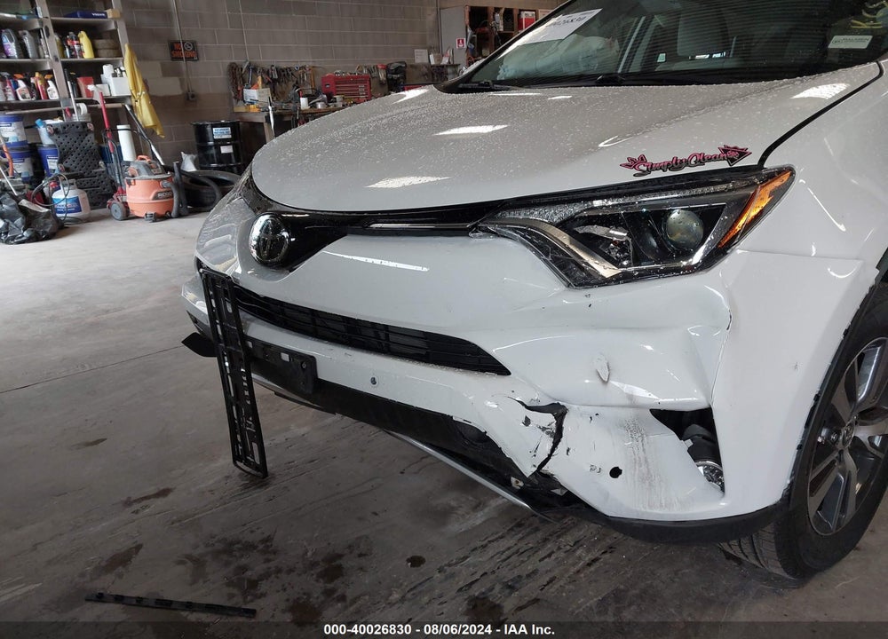 2017 TOYOTA RAV4 XLE VIN: JTMRFREV4HJ160838