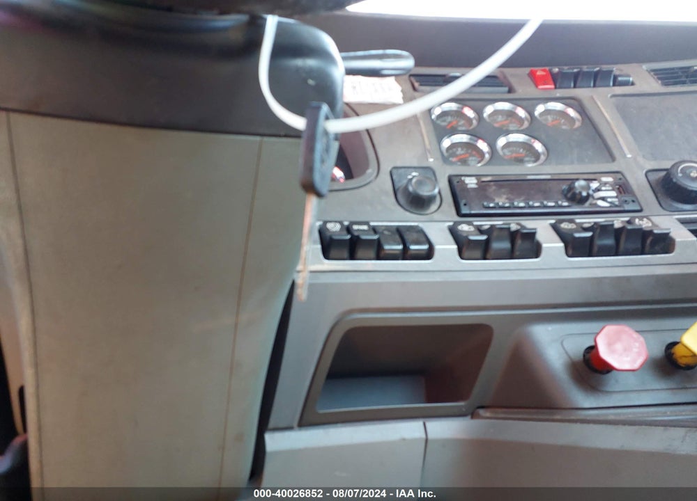 2015 KENWORTH T880 T880 VIN: 1XKZDP9X0FJ437797