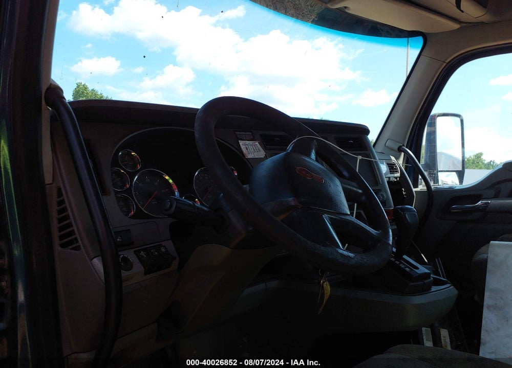 2015 KENWORTH T880 T880 VIN: 1XKZDP9X0FJ437797