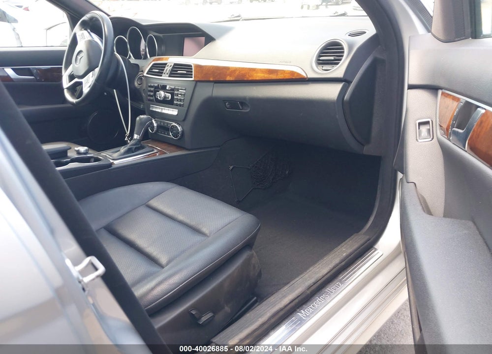 2012 MERCEDES-BENZ C 250 LUXURY/SPORT VIN: WDDGF4HB6CR217309