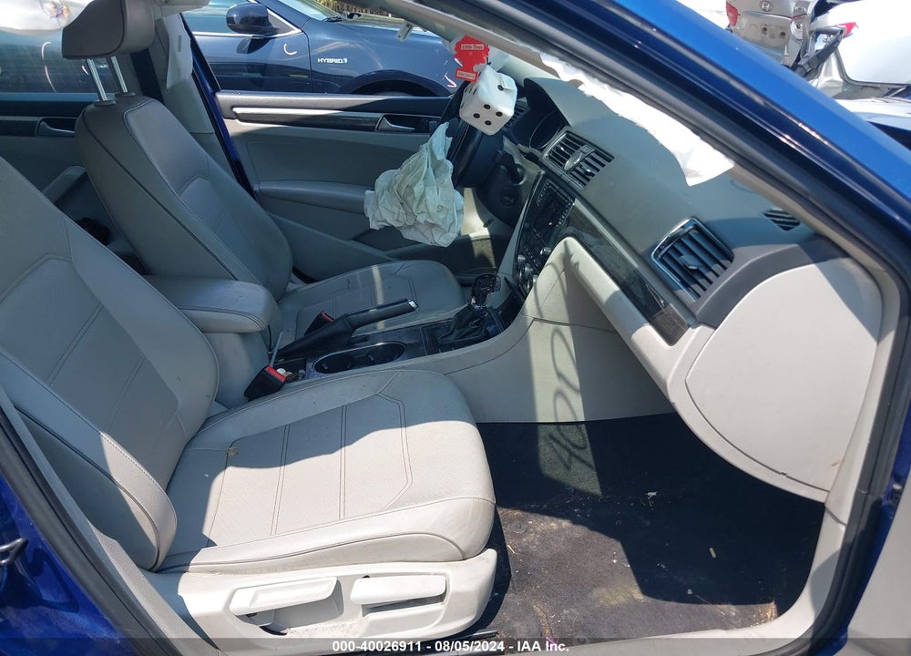 2017 VOLKSWAGEN PASSAT VIN: 1VWGT7A39HC008547