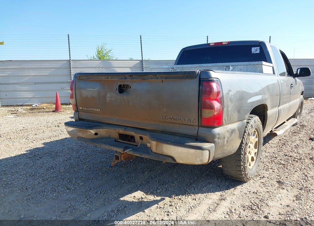 2000 CHEVROLET SILVERADO 1500 LS VIN: 2GCEC19T4Y1359156