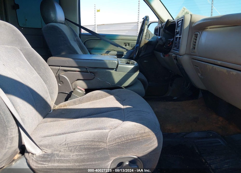 2000 CHEVROLET SILVERADO 1500 LS VIN: 2GCEC19T4Y1359156