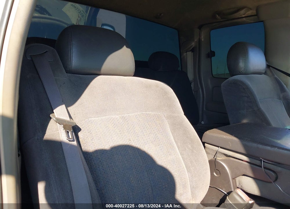 2000 CHEVROLET SILVERADO 1500 LS VIN: 2GCEC19T4Y1359156