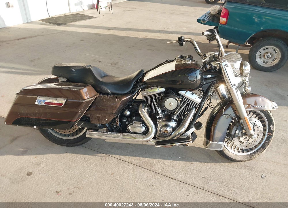 2013 HARLEY-DAVIDSON FLHR ROAD KING/ANNIVERSARY VIN: 1HD1FBM22DB654758