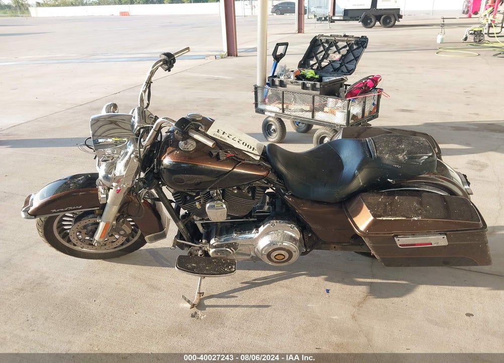 2013 HARLEY-DAVIDSON FLHR ROAD KING/ANNIVERSARY VIN: 1HD1FBM22DB654758