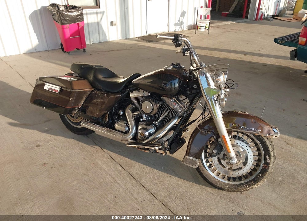 2013 HARLEY-DAVIDSON FLHR ROAD KING/ANNIVERSARY VIN: 1HD1FBM22DB654758