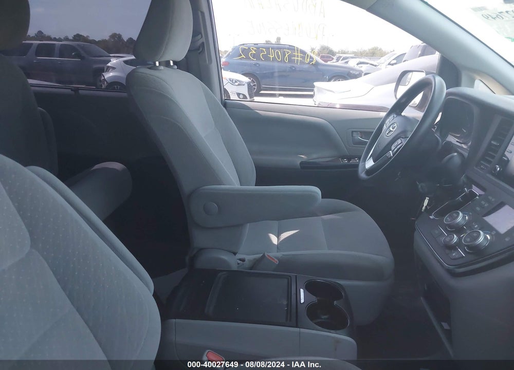 2019 TOYOTA SIENNA LE 7 PASSENGER VIN: 5TDJZ3DC4KS227725