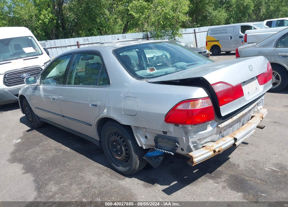 2000 HONDA ACCORD 2.3 LX VIN: JHMCG5547YC037332