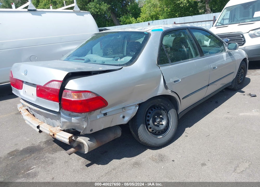 2000 HONDA ACCORD 2.3 LX VIN: JHMCG5547YC037332