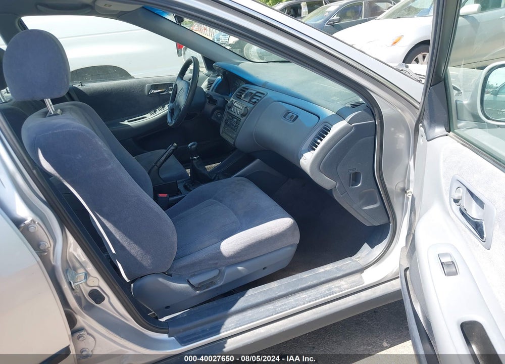 2000 HONDA ACCORD 2.3 LX VIN: JHMCG5547YC037332