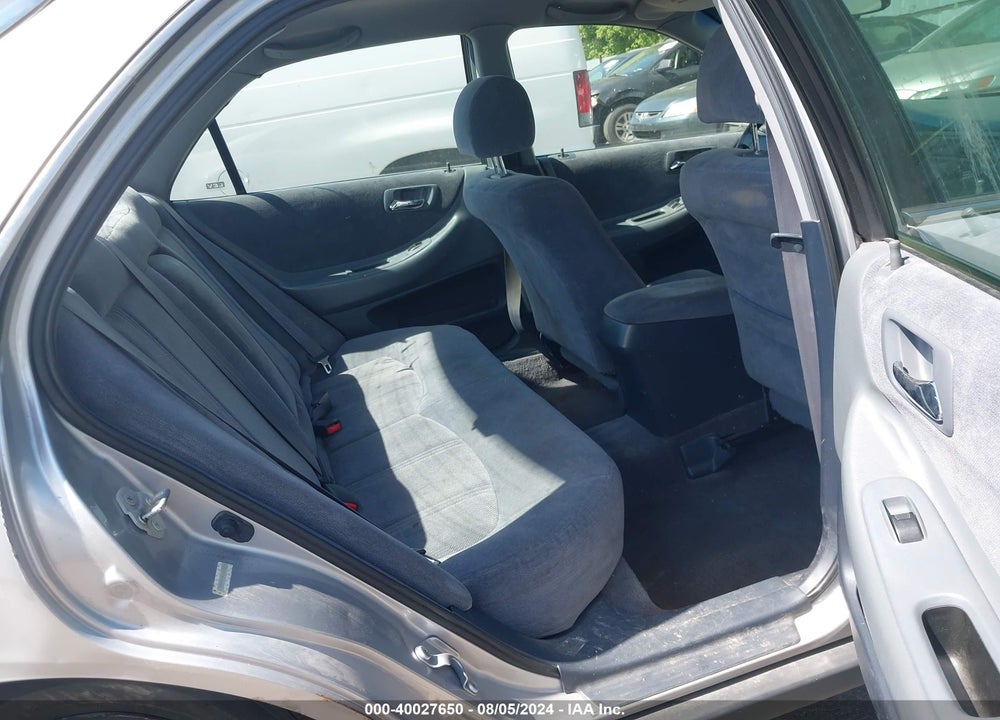 2000 HONDA ACCORD 2.3 LX VIN: JHMCG5547YC037332