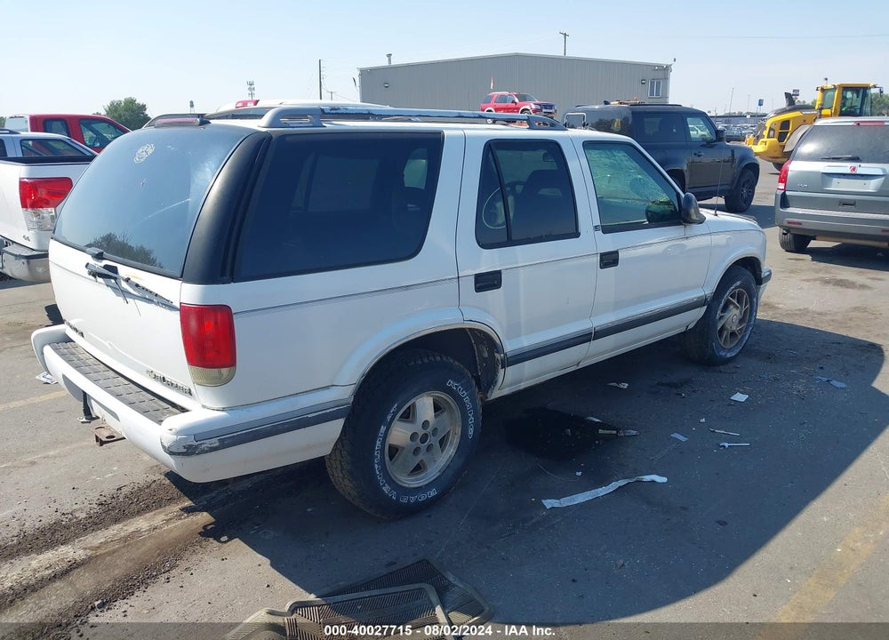 1995 CHEVROLET BLAZER VIN: 1GNDT13WXS2111068