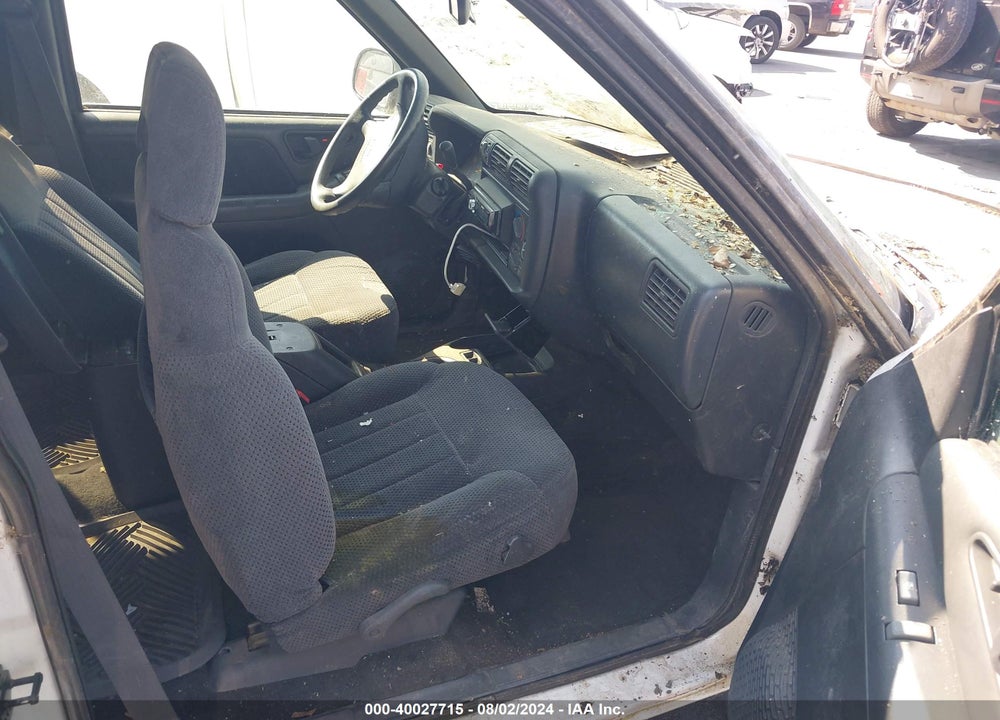 1995 CHEVROLET BLAZER VIN: 1GNDT13WXS2111068