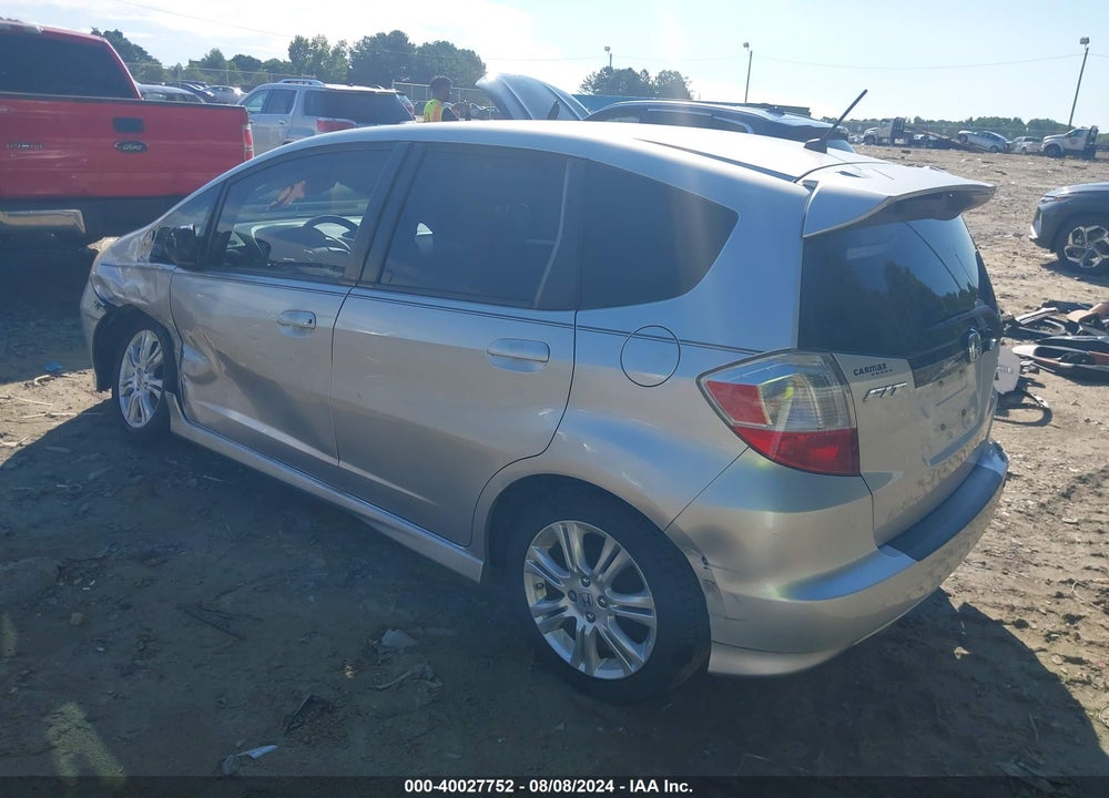 2011 HONDA FIT SPORT VIN: JHMGE8H51BS006801