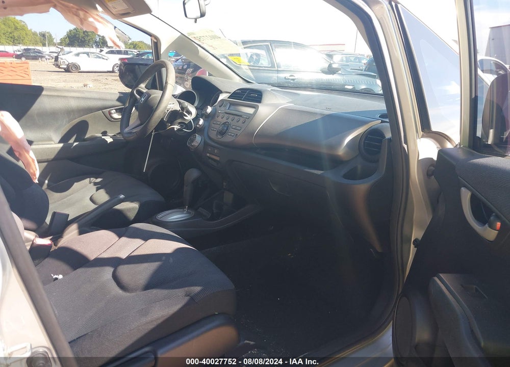 2011 HONDA FIT SPORT VIN: JHMGE8H51BS006801