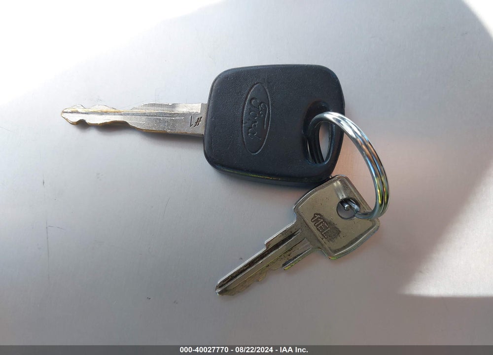2005 FORD FOCUS ZX4 VIN: 1FAFP34N35W318623