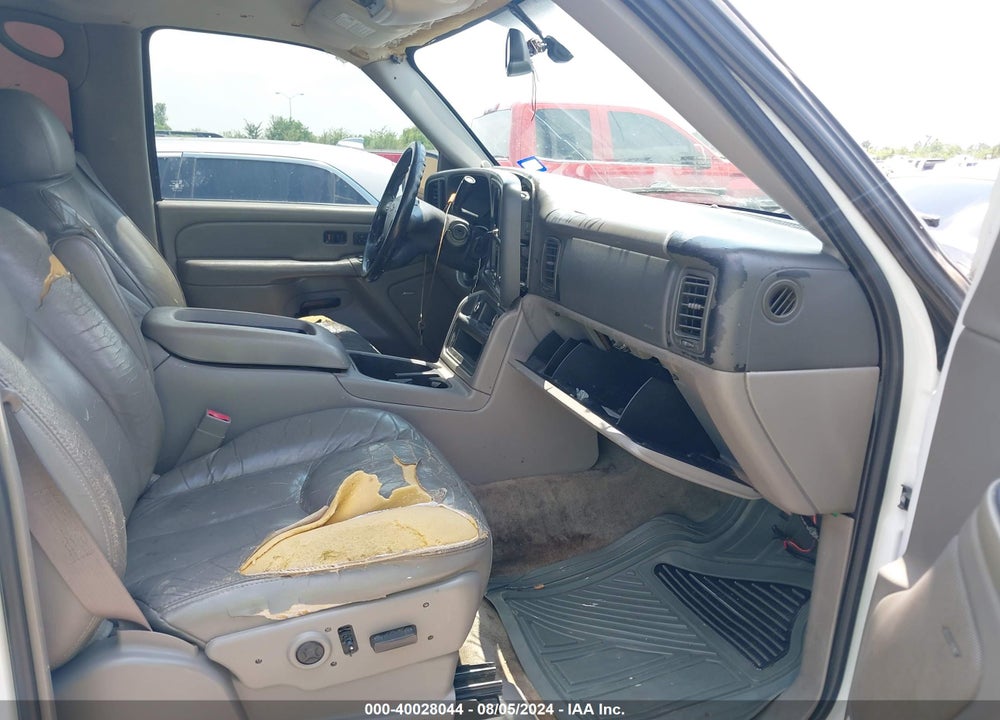 2004 CHEVROLET TAHOE LT VIN: 1GNEC13Z84R171830