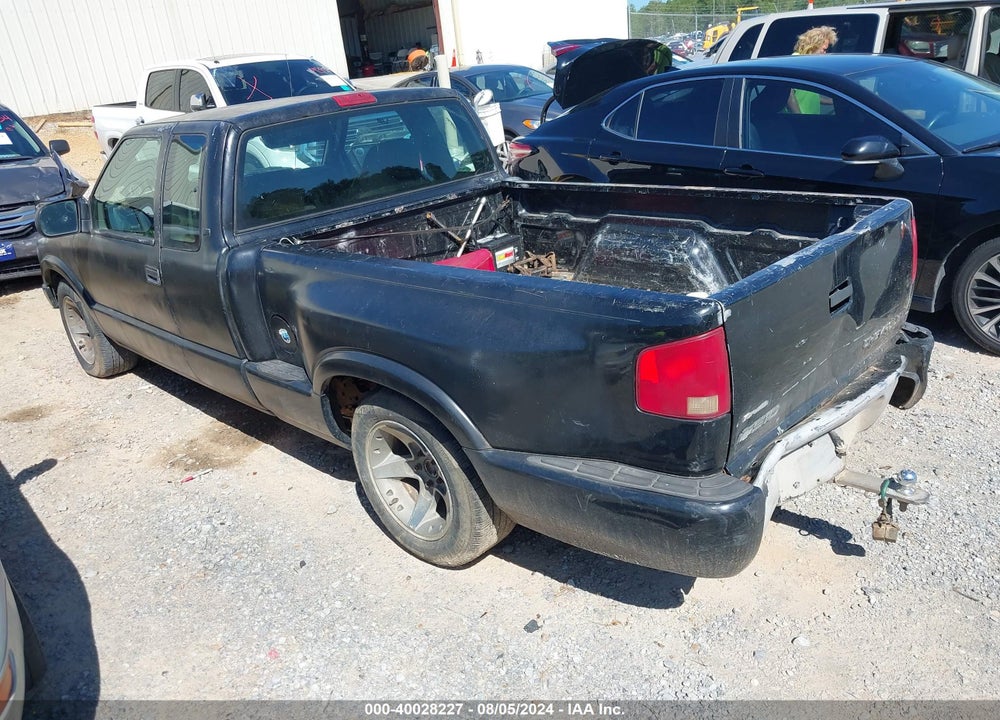 2003 CHEVROLET S-10 LS VIN: 1GCCS19X138197828