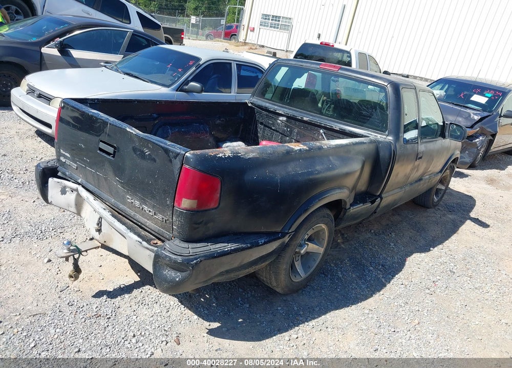 2003 CHEVROLET S-10 LS VIN: 1GCCS19X138197828