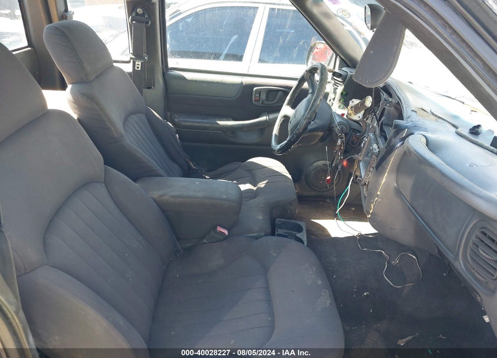 2003 CHEVROLET S-10 LS VIN: 1GCCS19X138197828