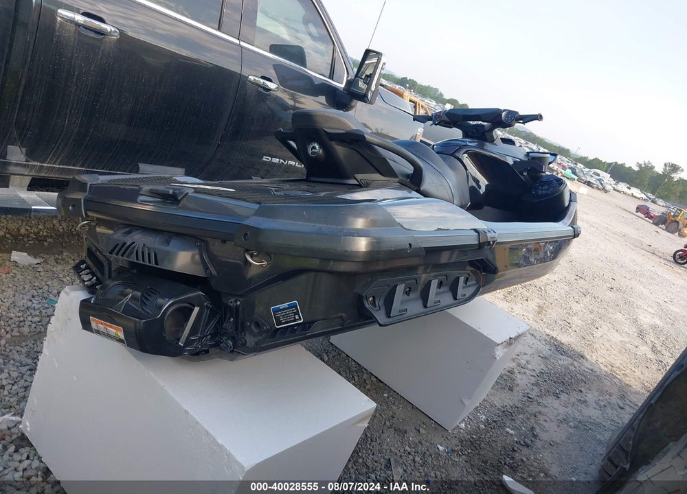 2021 SEADOO GTX-300 LIMITED VIN: YDVA6240G121