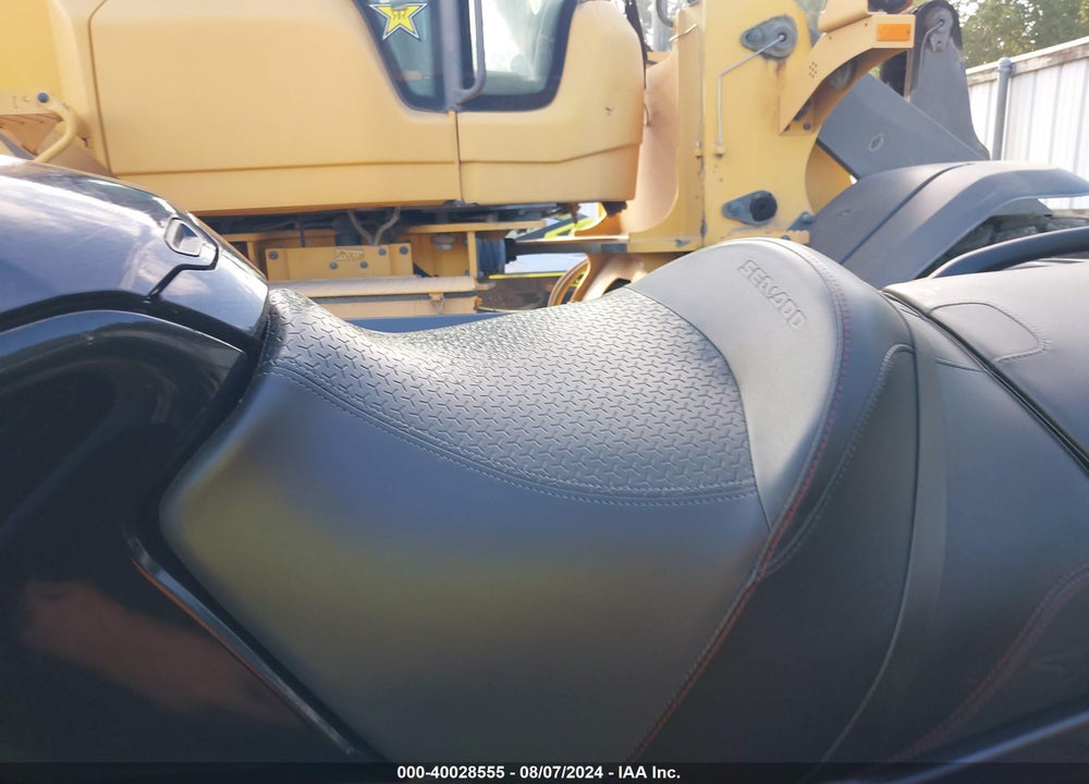 2021 SEADOO GTX-300 LIMITED VIN: YDVA6240G121