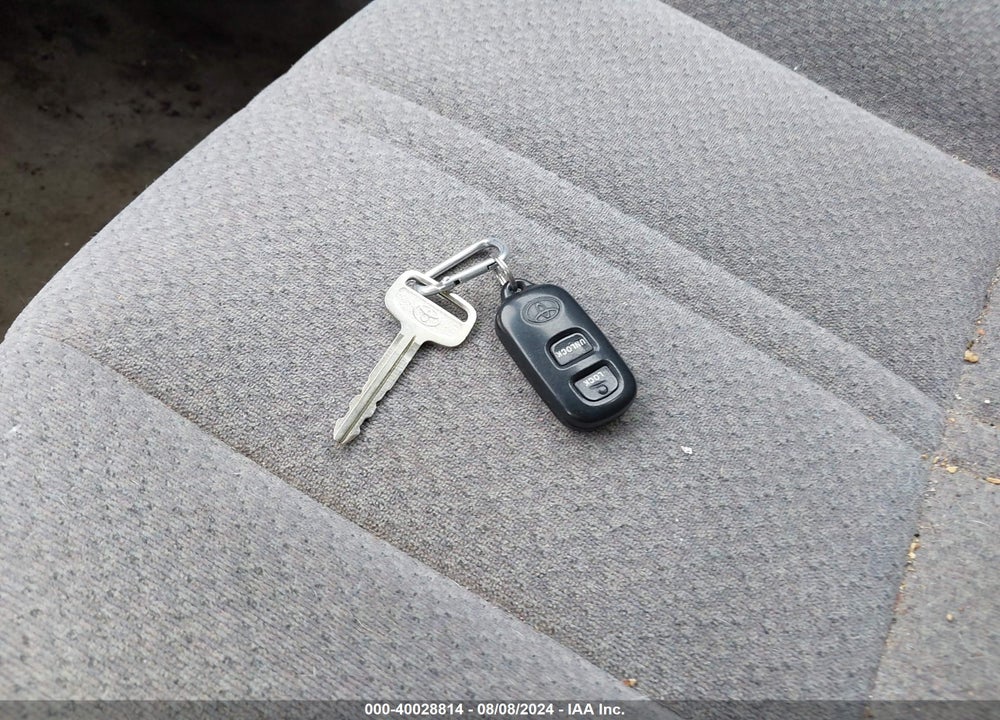 2000 TOYOTA CAMRY LE VIN: 4T1BG22K4YU693749
