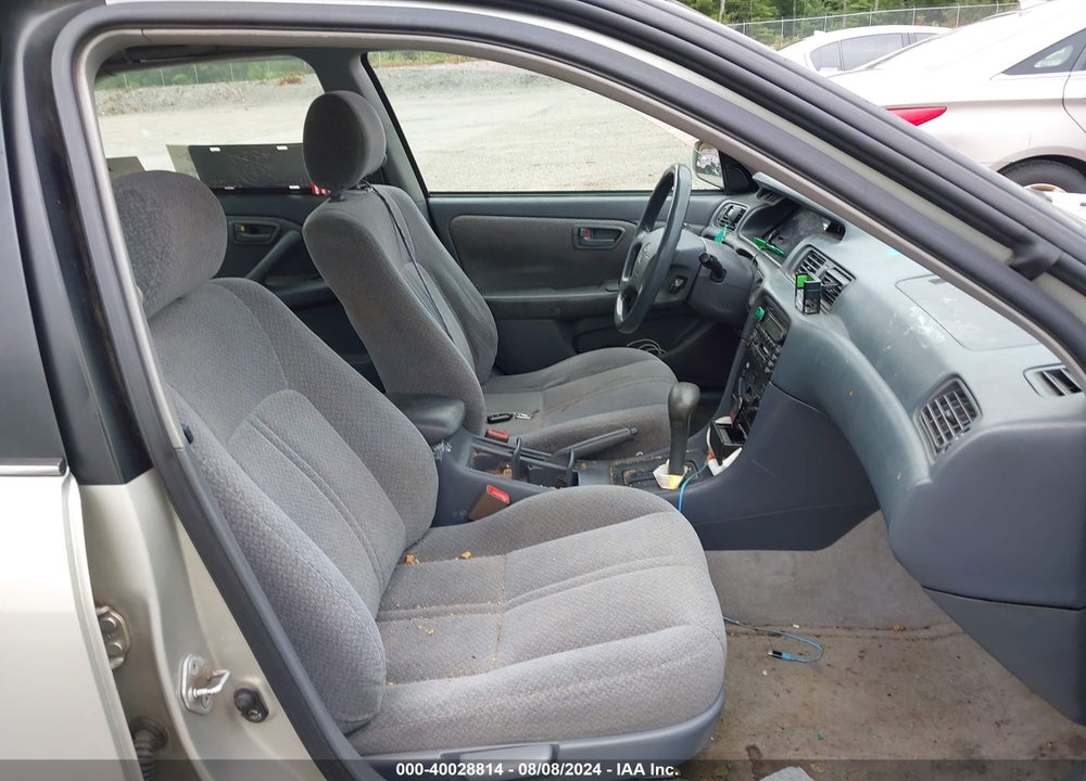 2000 TOYOTA CAMRY LE VIN: 4T1BG22K4YU693749