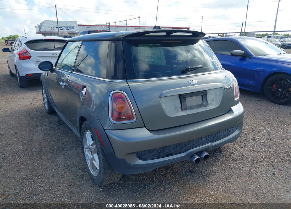 2007 MINI COOPER S VIN: WMWMF73557TV31362