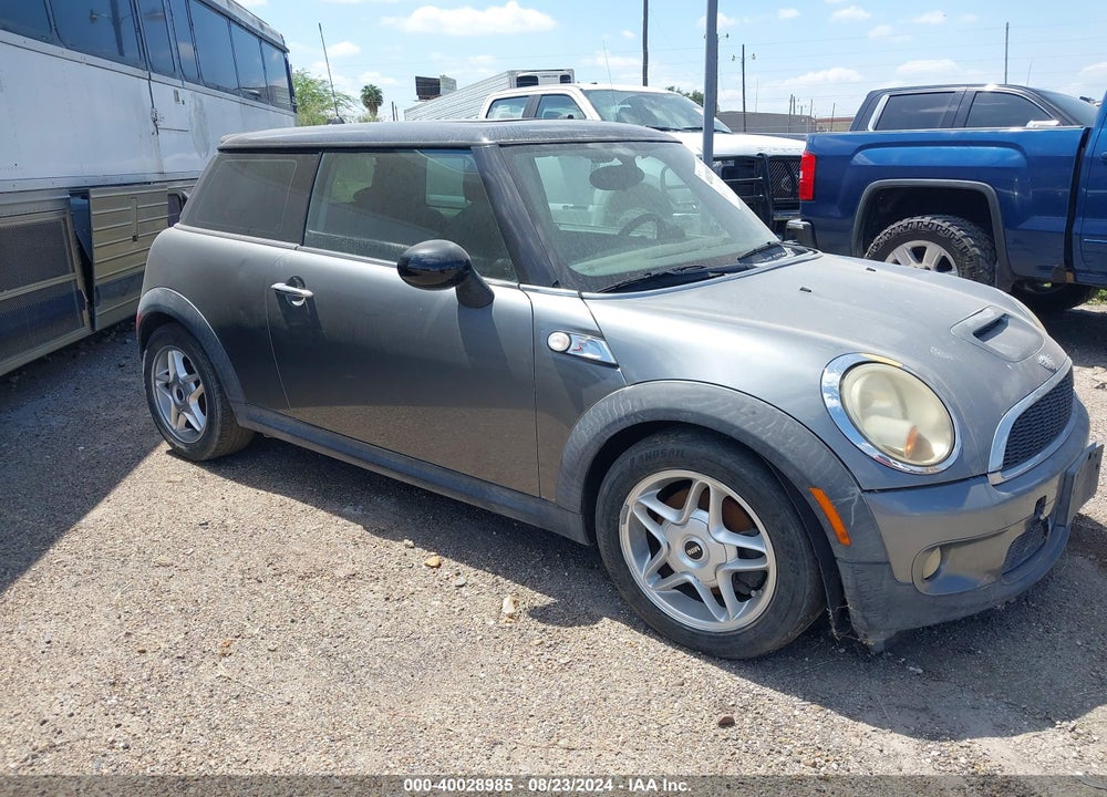 2007 MINI COOPER S VIN: WMWMF73557TV31362