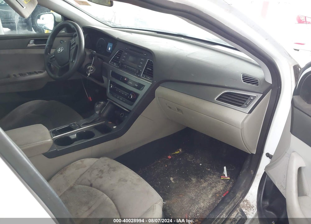 2015 HYUNDAI SONATA SE VIN: 5NPE24AF6FH057924