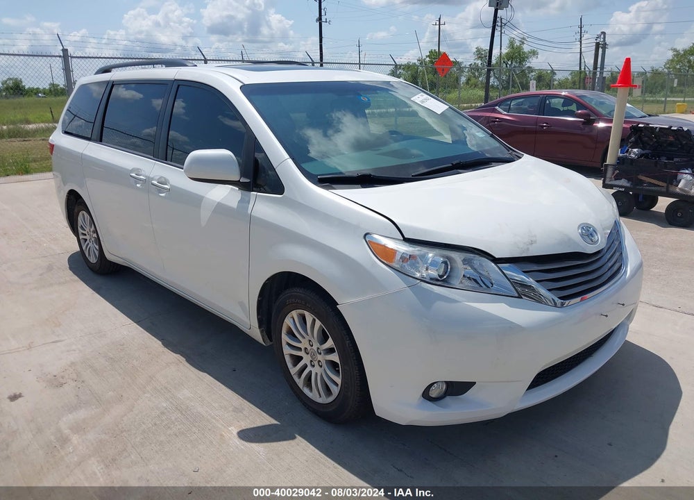 2017 TOYOTA SIENNA XLE 8 PASSENGER VIN: 5TDYZ3DCXHS884231