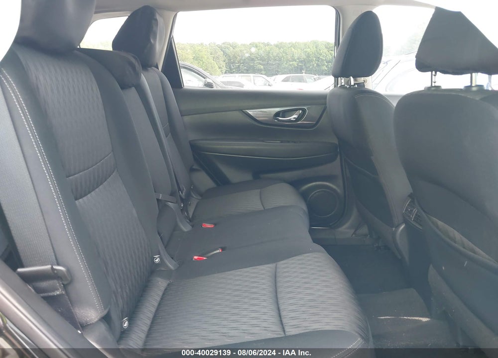 2018 NISSAN ROGUE SV VIN: KNMAT2MT0JP607410