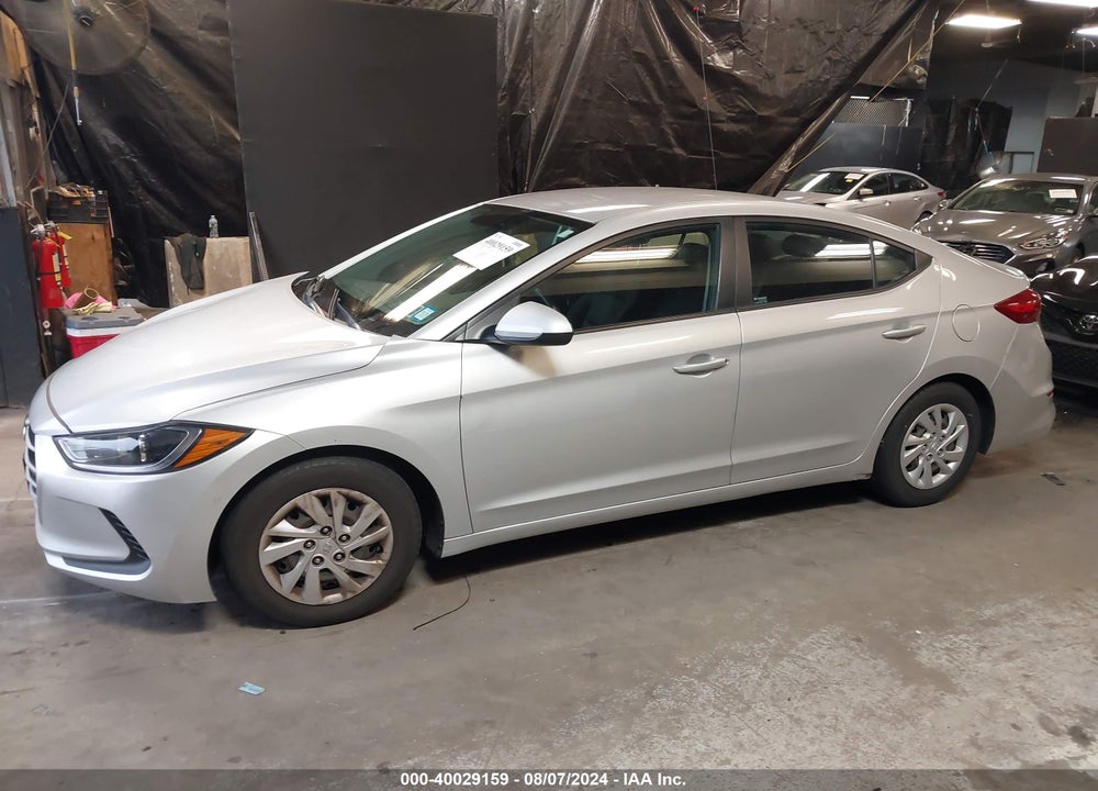 2018 HYUNDAI ELANTRA SE VIN: 5NPD74LFXJH283130
