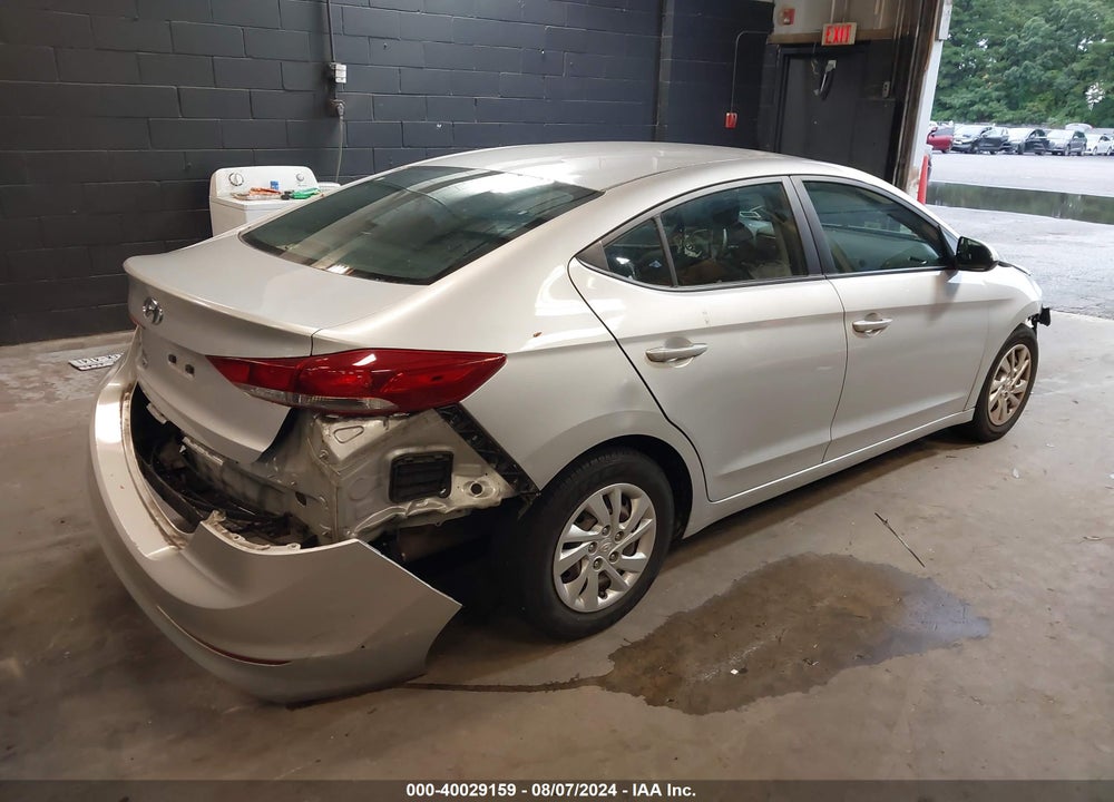 2018 HYUNDAI ELANTRA SE VIN: 5NPD74LFXJH283130