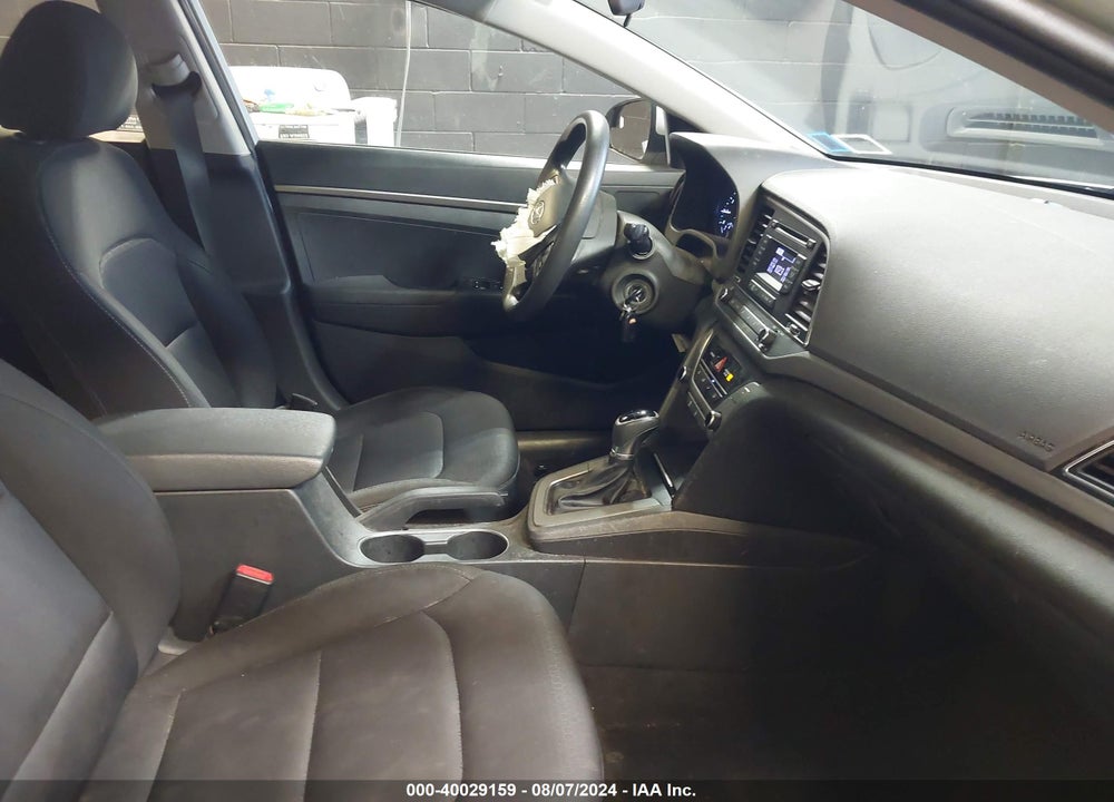 2018 HYUNDAI ELANTRA SE VIN: 5NPD74LFXJH283130