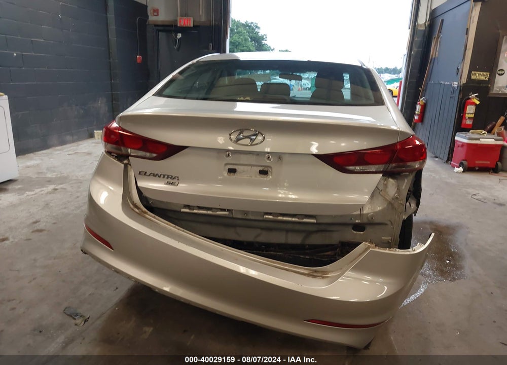 2018 HYUNDAI ELANTRA SE VIN: 5NPD74LFXJH283130