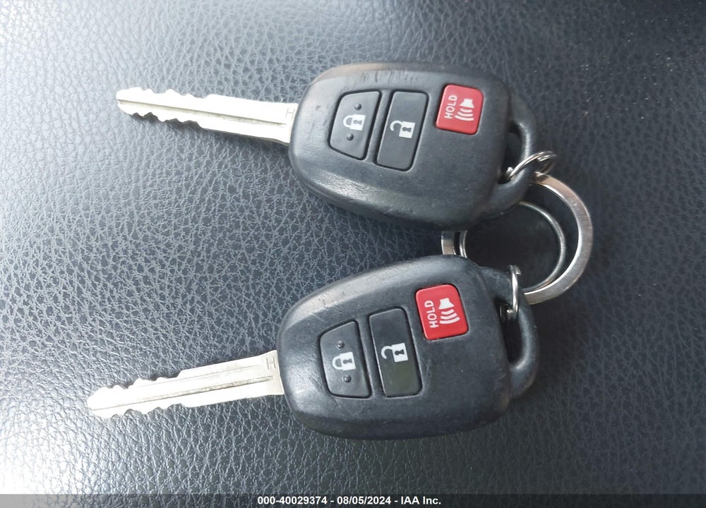 2014 TOYOTA RAV4 XLE VIN: JTMRFREV1ED070606