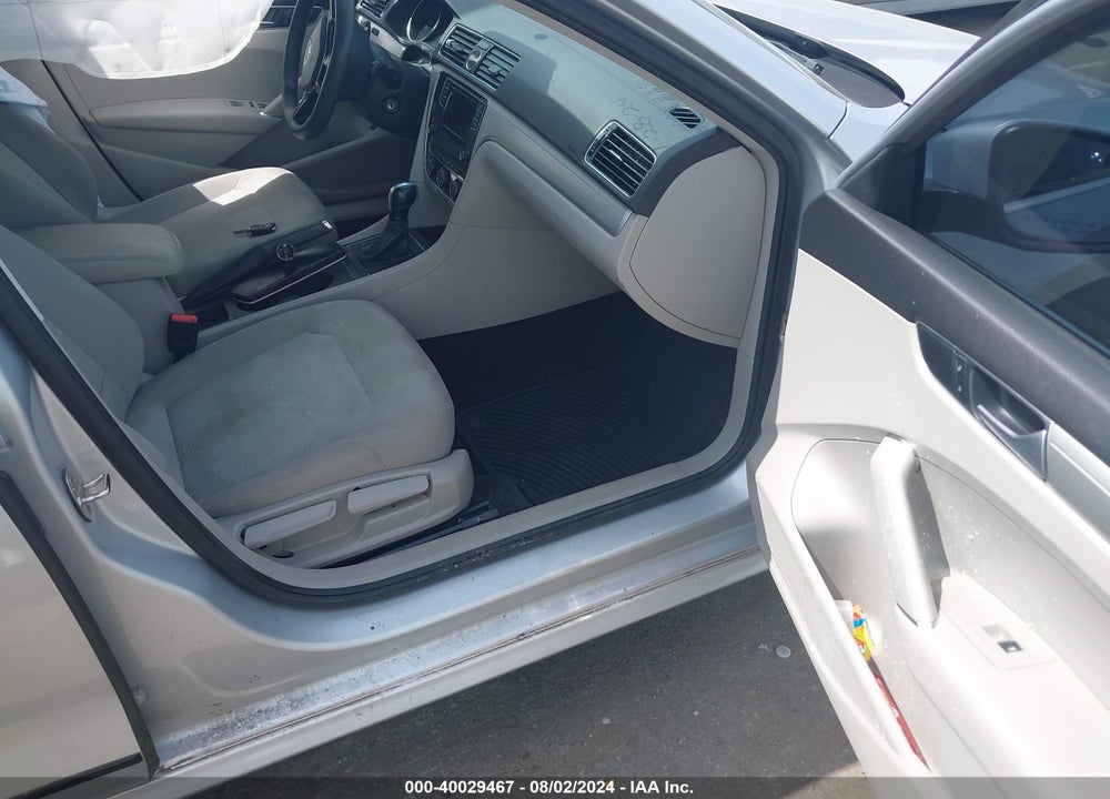 2016 VOLKSWAGEN PASSAT 1.8T S VIN: 1VWAT7A33GC003235