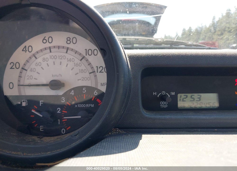 2005 SCION XB VIN: JTLKT334X54015576