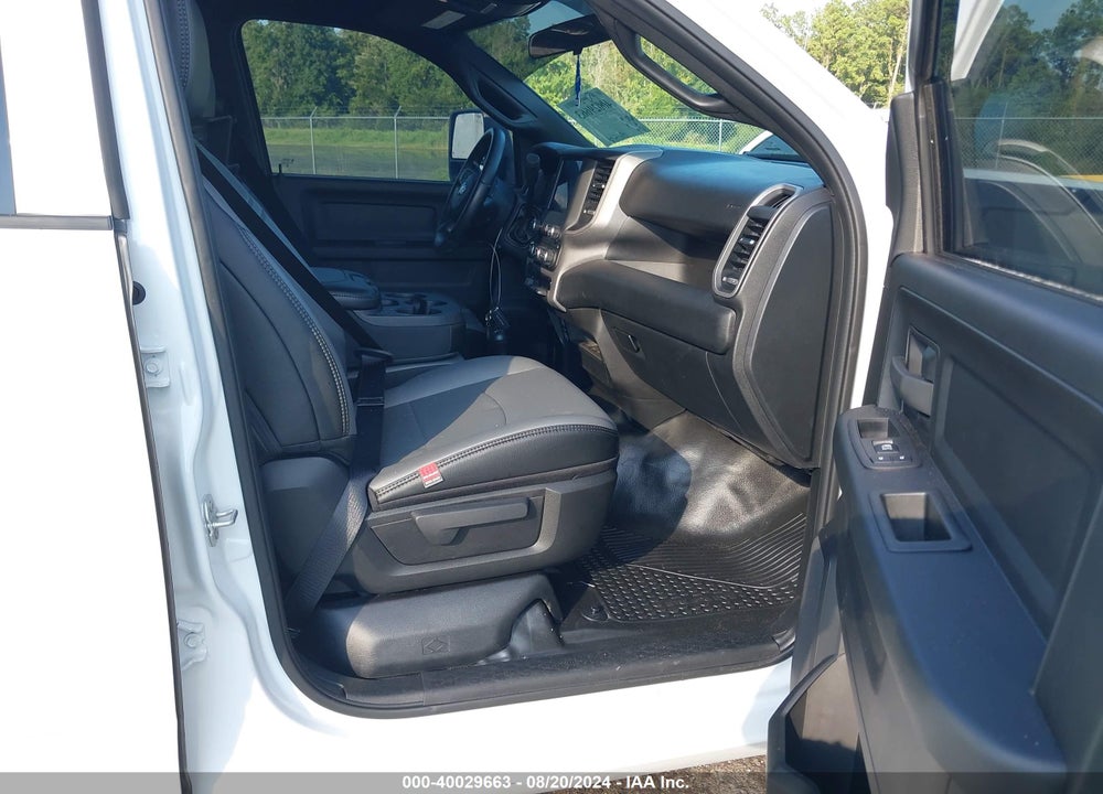 2024 RAM 3500 TRADESMAN  4X4 8' BOX VIN: 3C63RRGL7RG215169