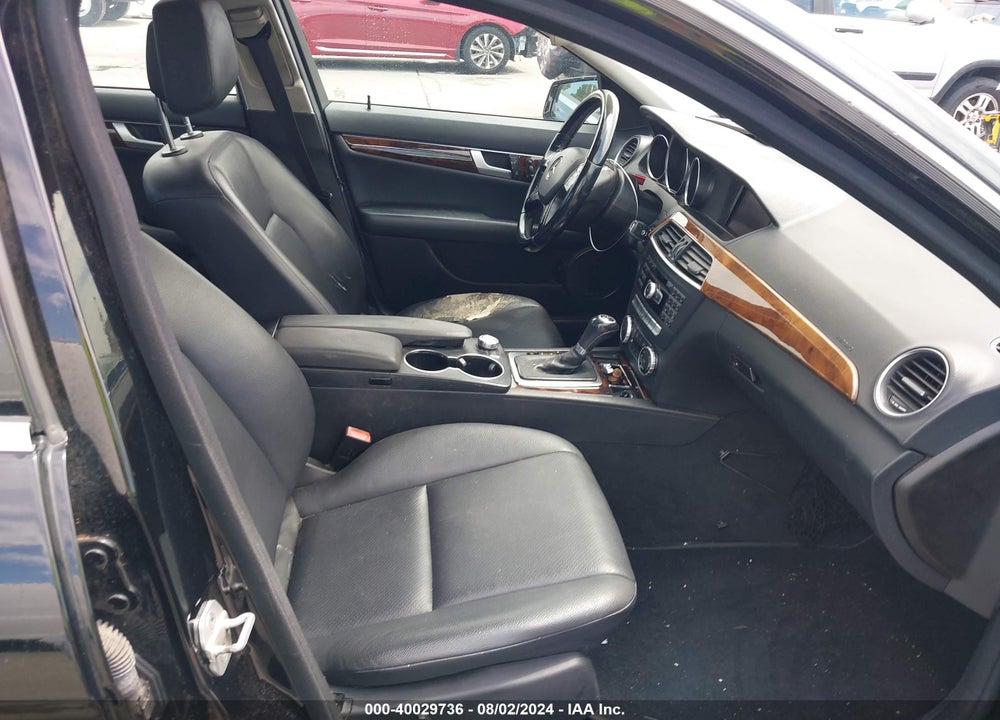 2013 MERCEDES-BENZ C 250 LUXURY/SPORT VIN: WDDGF4HB4DA864209