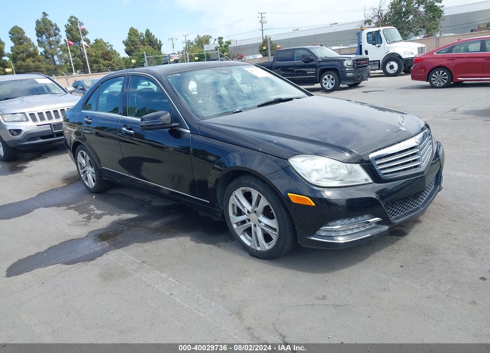 2013 MERCEDES-BENZ C 250 LUXURY/SPORT VIN: WDDGF4HB4DA864209