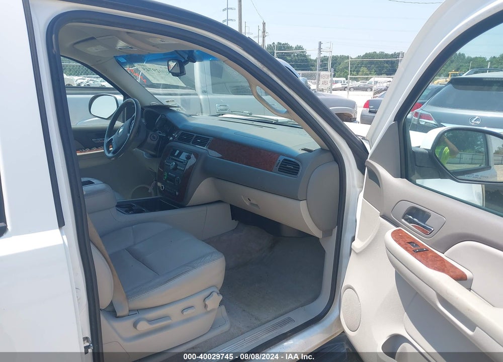 2008 CHEVROLET SUBURBAN 1500 LT VIN: 3GNFC16028G197699