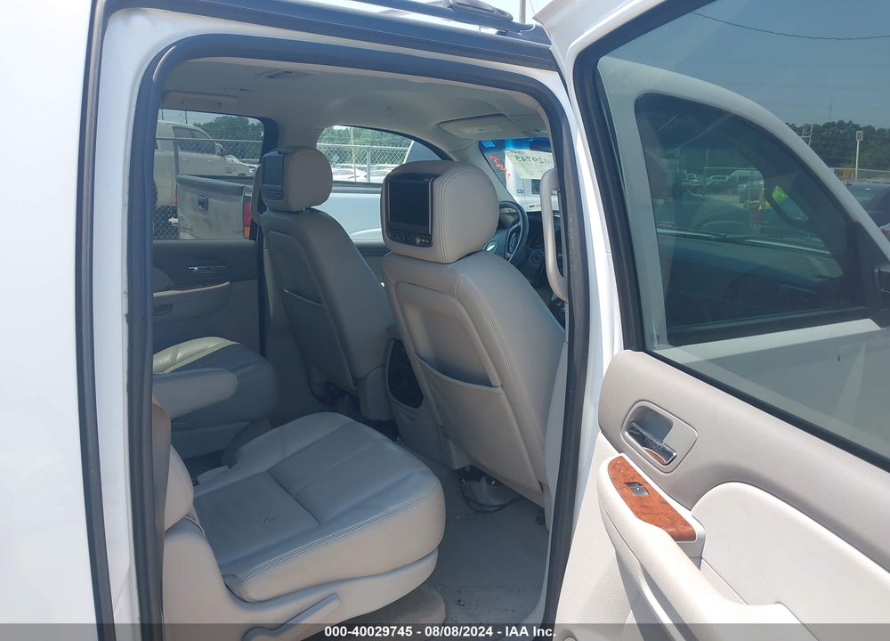 2008 CHEVROLET SUBURBAN 1500 LT VIN: 3GNFC16028G197699