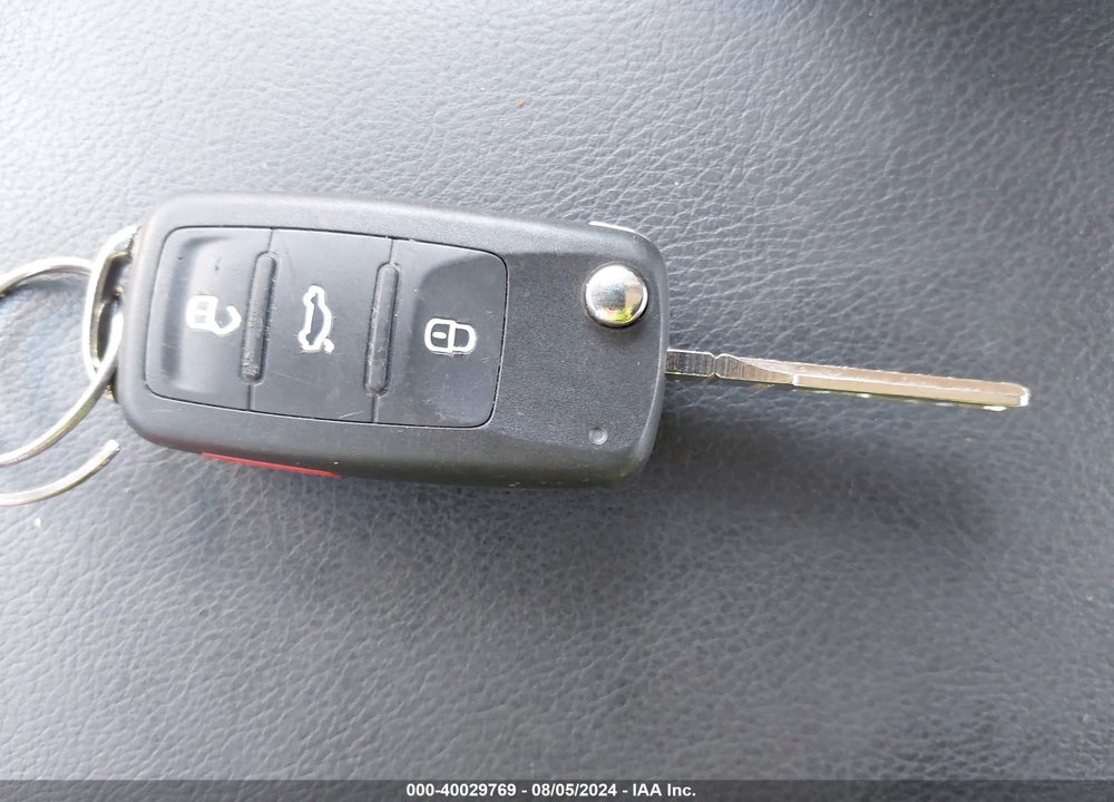 2013 VOLKSWAGEN PASSAT 2.5L SE VIN: 1VWBH7A33DC109864