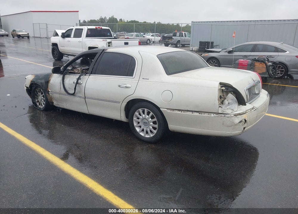2006 LINCOLN TOWN CAR VIN: 1LNHM81V06Y609997